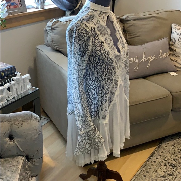 Free people M lace High Low Black White top - Picture 3 of 4
